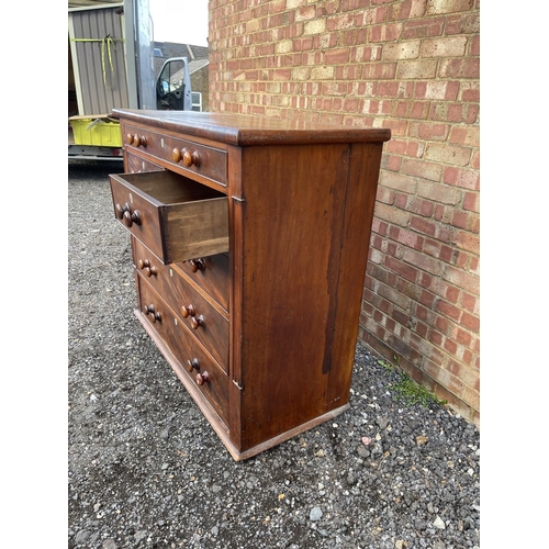 60 - A large victorian mahogany chest of six drawers 137x57x118