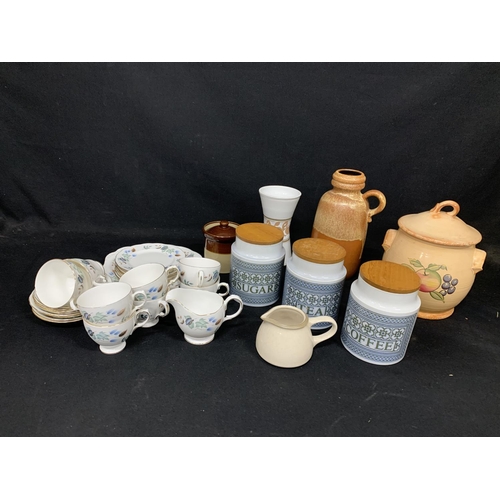 611 - Colclough teaware, 3 Hornsea tapestry storage jars and potteryware