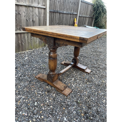 62 - An oak drawer leaf dining table