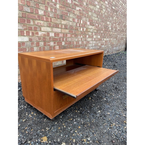 82 - A g plan teak media stand 83x47x53