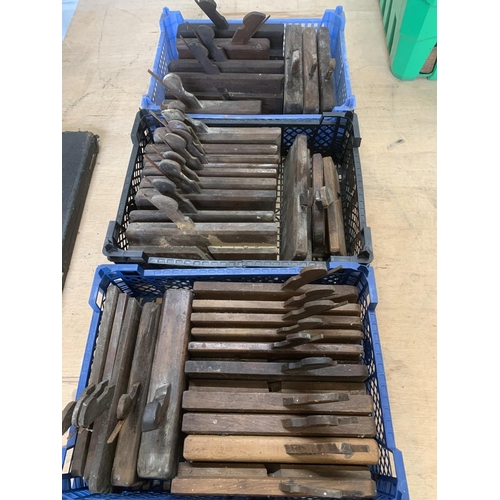 828 - Three trays of wooden moulding planes - 35 in total (3)