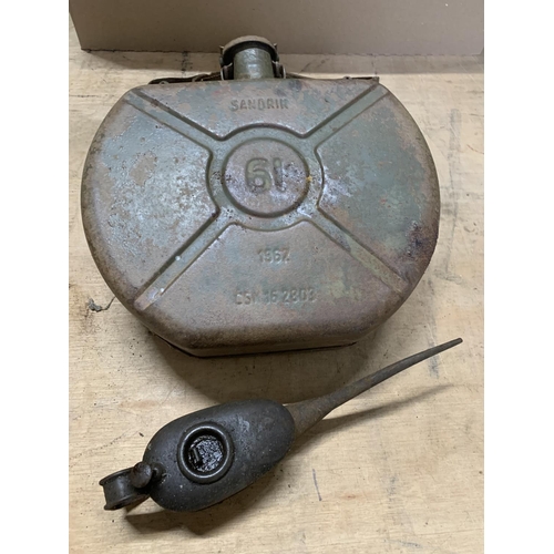 837 - Sandrik fuel can dated 1962 and oil can