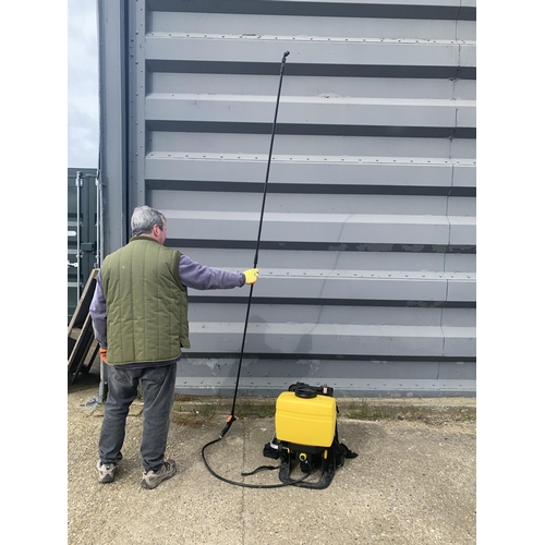 844 - Backpack sprayer with extra long lance