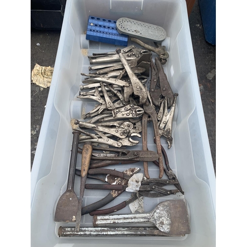 848 - Tray of drips, metal shears and chisels