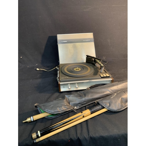 951 - Philips Portable Record player and two cues