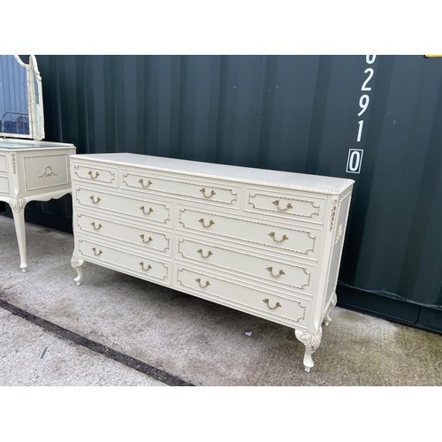 289 - A french style white and gold gilt bedroom pair consisting of chest of drawers and matchig dressing ... 