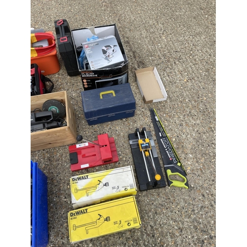 180 - A collection of assorted electric and hand tools and sundries