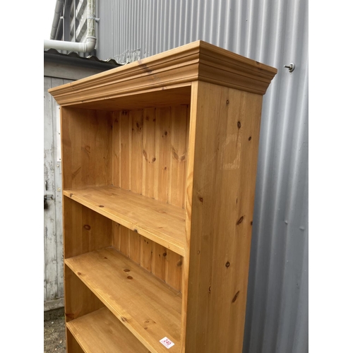 240 - A country pine bookcase 81x25x188