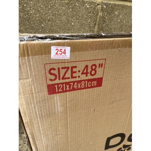 254 - A large dog cage new in box 121x74x 81