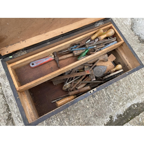 273 - A vintage pine tool chest with contents