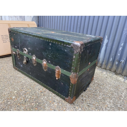 32 - A large vintage travelling case marked ROYAL BRAND fitted with four drawers and hanging compacts