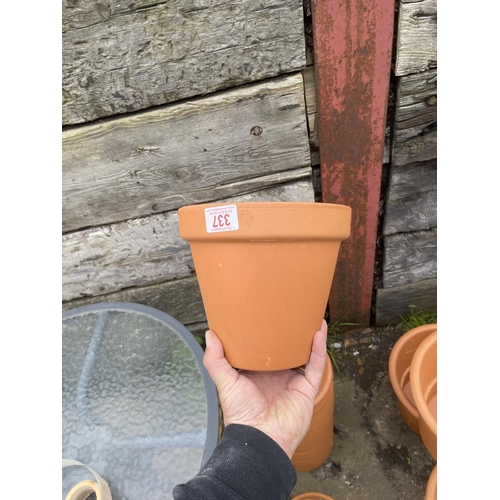 337 - 20 new terracotta pots 20cm x20cm