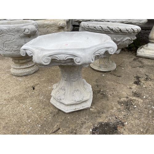 356 - A regal pattern concrete bird bath