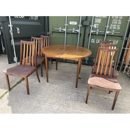 375 - A g plan circular teak extending dining table together with a set of six g plan dining chairs