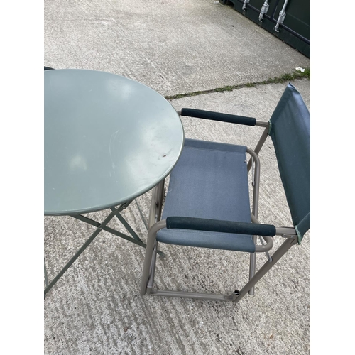 381c - Modern green bistro table and two folding chairs