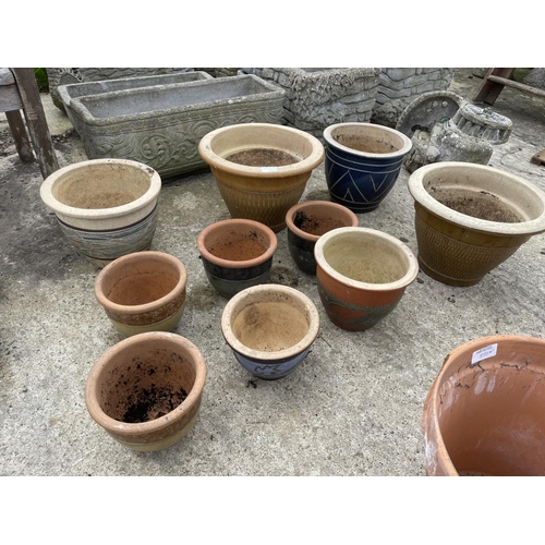 395e - 10 small glazed garden pots