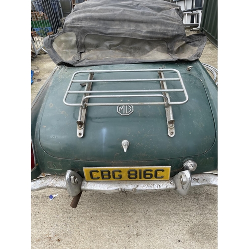 400 - CBG816C - MGB convertible for restoration. Many original parts, garage stored for some 25 years prio... 