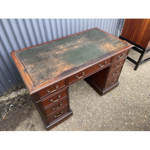 86 - A mahogany twin pedestal desk with green leather top  166x50x77