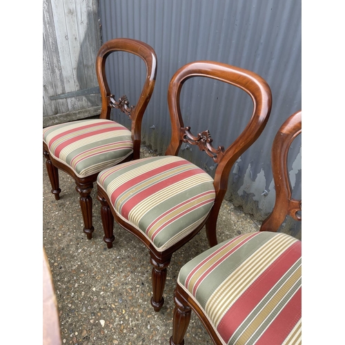 89 - A set of five reproduction mahogany balloon back chairs (inc. 2 carvers)