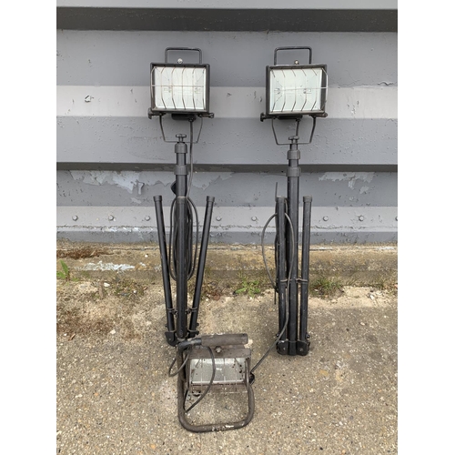 415 - 3 240v lights