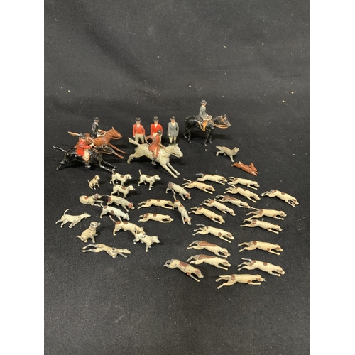 480 - Vintage lead hunting figures and hounds