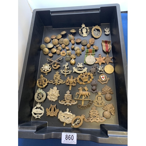 860 - Collection of military badges and buttons