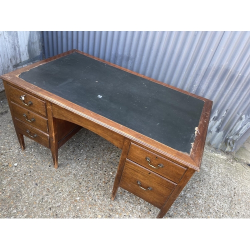 119 - An edwardian mahogany five drawer desk with key 142x84x77