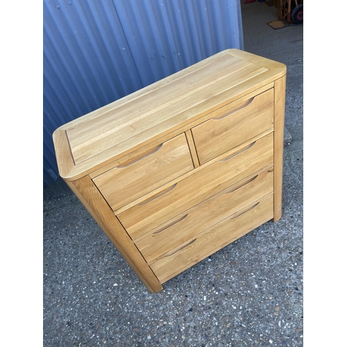 139 - A light oak chest of five drawers from OAK FURNITURE LAND 98x44x100