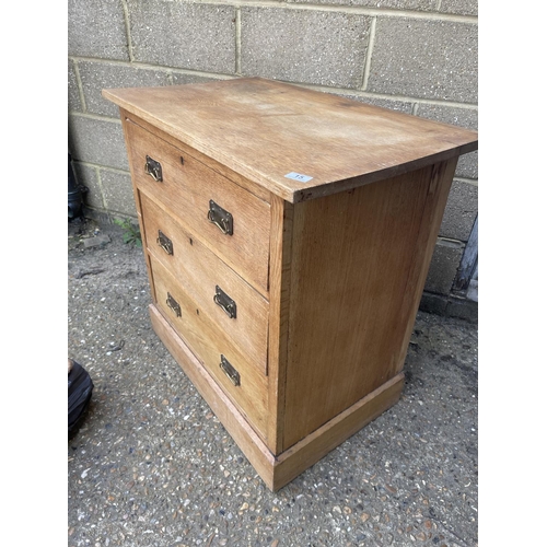 15 - An oak chest of three drawers  84x51x84