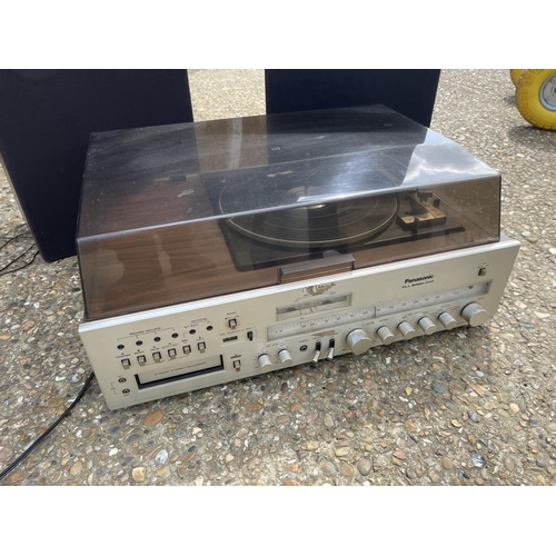 20 - A panasonic stereo and speakers