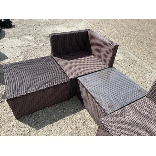 23 - A rattan five piece modular garden seat set