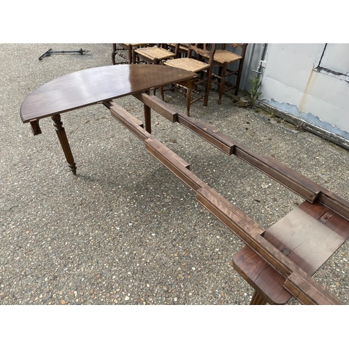 25 - A victorian walnut 6 leg pull out dining table with two extension leaves (capacity for 4 or 5) curre... 