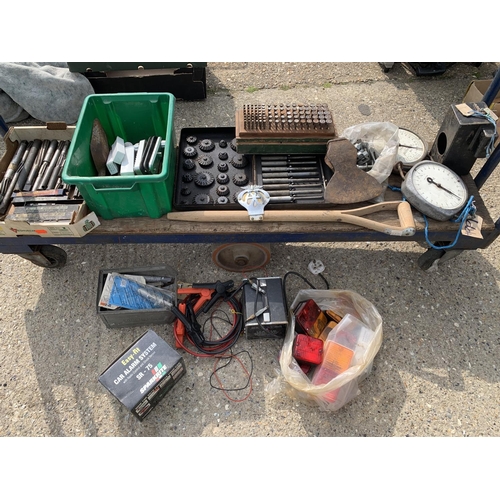 507 - Random lot, motoring items and engineering tools