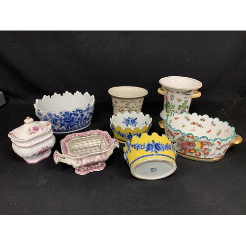 692 - 7 Assorted planters and lidded pot