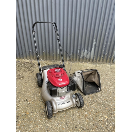 80 - Honda IZY lawn mower (handle bolts missing)