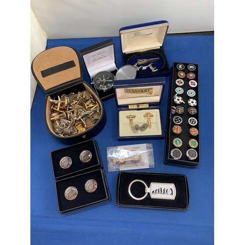 874 - Collection of novelty and other cufflinks