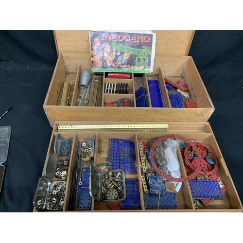 920 - Wooden box of vintage Meccano