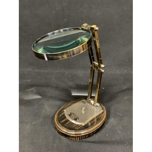 989 - Antique effect table magnifier