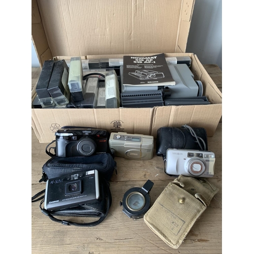 1003 - Novamat slide projector,  slides, four cameras and compass (2)