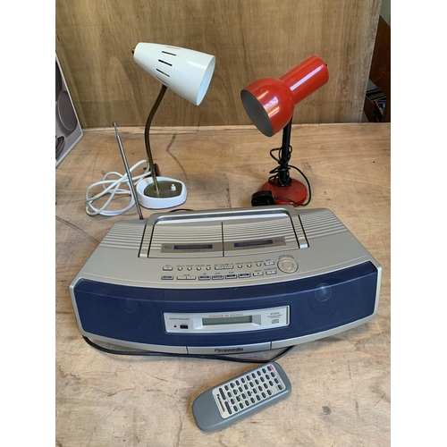 1049 - Radio and 2 desk lamps