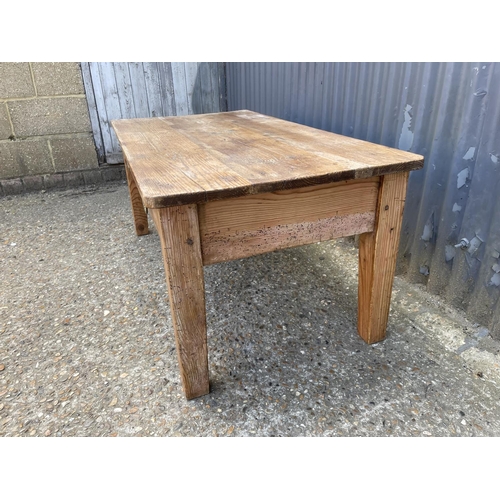 18 - A solid Pine farmhouse coffee table with two drawers 117x61x51