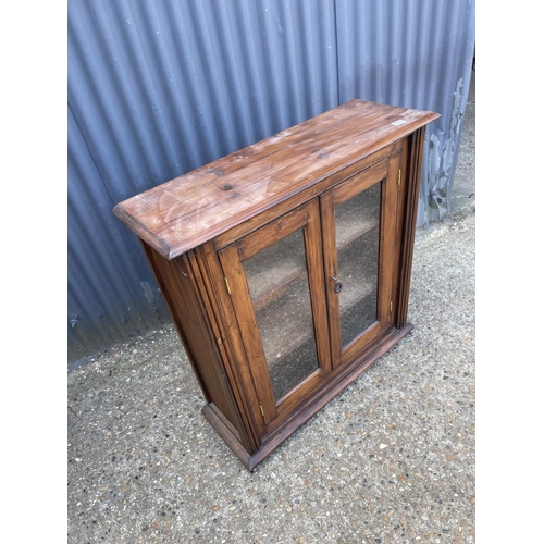 19 - A glazed pine two door cabinet 90x30x95