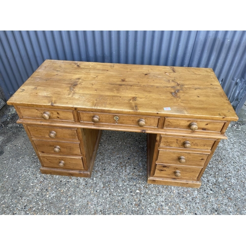 20 - A country pine twin pedestal desk 138x 60x80