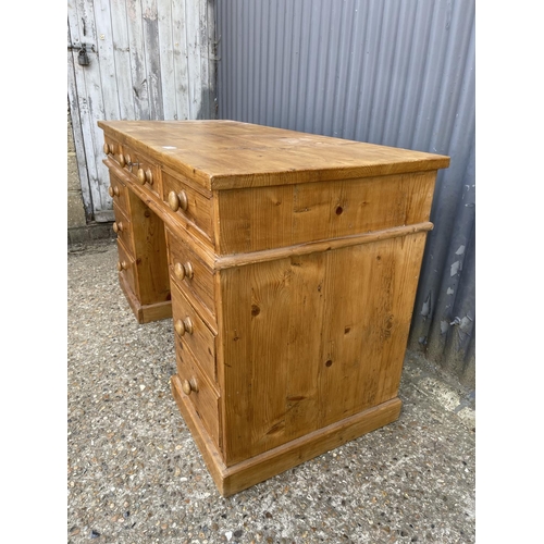 20 - A country pine twin pedestal desk 138x 60x80