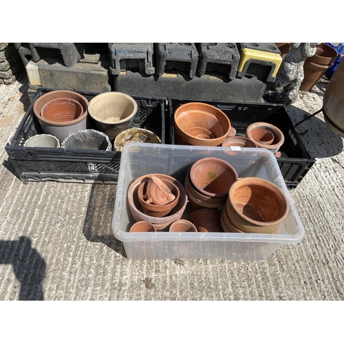 400f - Three trays of terracotta and glazed pots