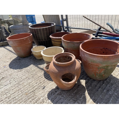 400g - 8 large terracotta pots