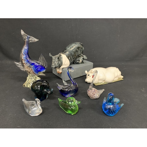 577 - 2 pottery pig figures and 7 coloured glass animal and bird figures