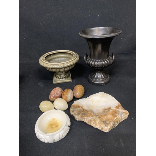 978 - Two urns, marble egggs and two ashtrays