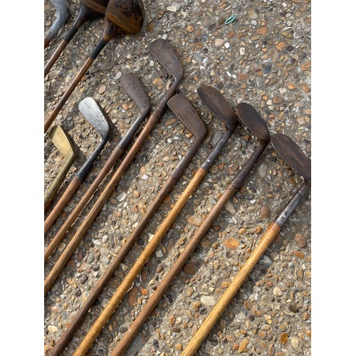 26 - A bag of vintage golf clubs