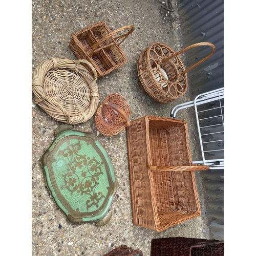 13 - A modern airer, 7 pieces basket-ware and tray